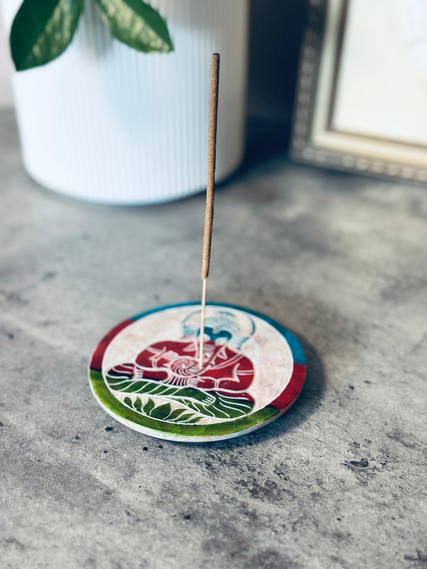 ROUND SOAPSTONE ELEPHANT INCENSE HOLDER