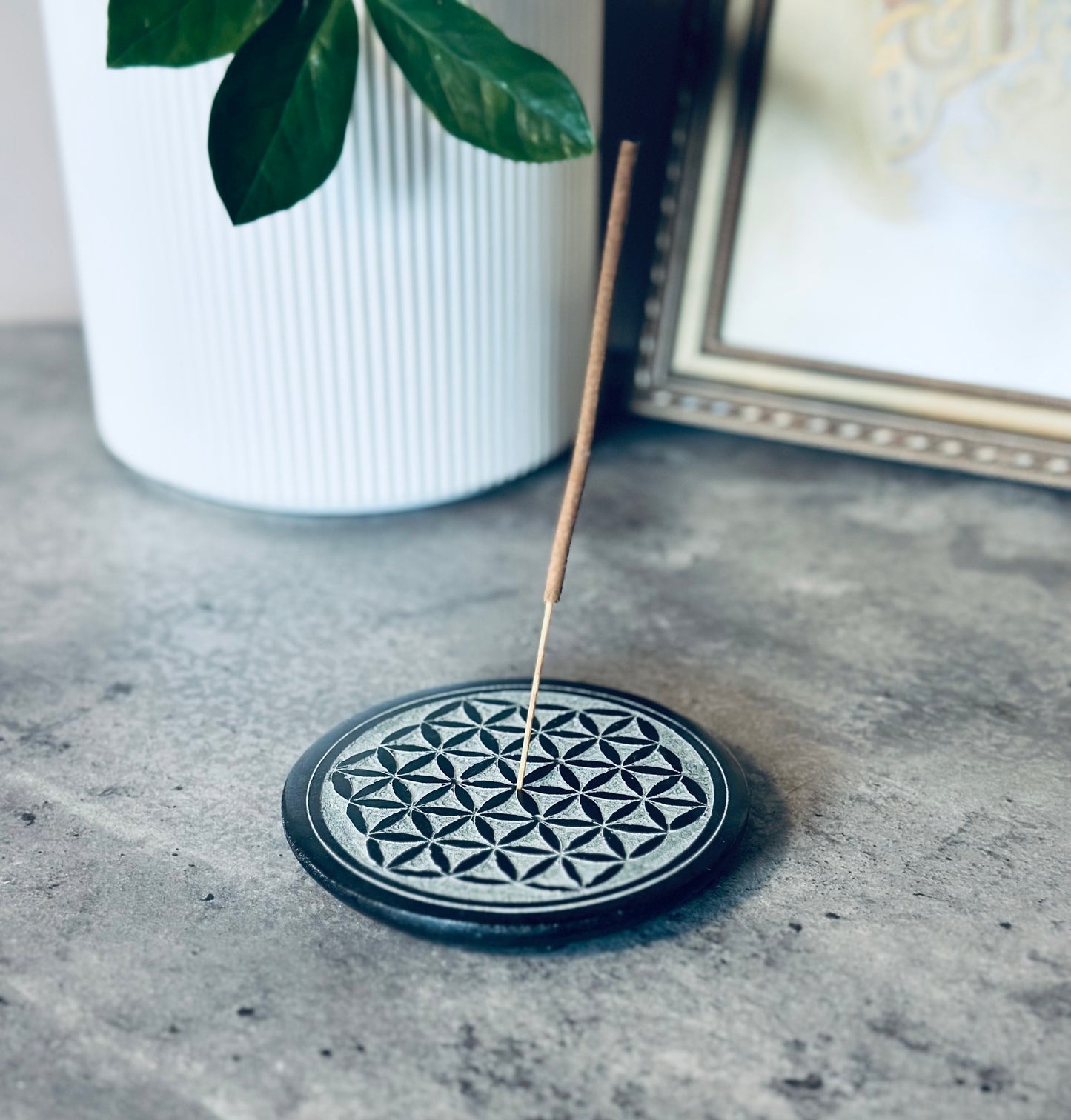 ROUND SOAPSTONE CARVED PATTERN INCENSE HOLDER